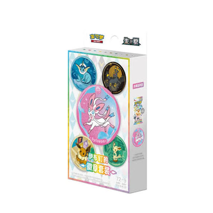 Pokémon TCG: Terastal Gathering Badge Box Chinese - 1 Unidade Aleatória (1 Booster + 1 Metal Badge)